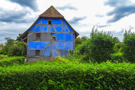 Roth Hans-Dieter - Lichtbildnergruppe Esslingen - Das blaue Haus - Annahme