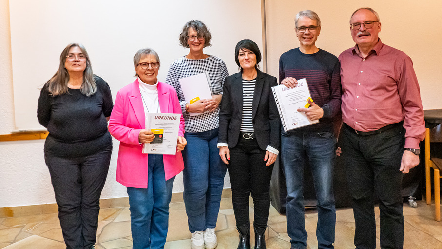 von links – Marion Müller mit den Vorsitzenden der Clubmeister Anna Kiwitt 1. Platz vom Photoclub Reutlingen 3. Platz Bettina Nädele von den Fotofreunden Balingen, 2. Platz Maria Belicevska-Stein und Matthias Büttner von den Fotofreunden Hechingen und Bezirksleiter Siegmar Riede